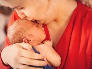 Il contatto corporeo nella relazione mamma-bambino